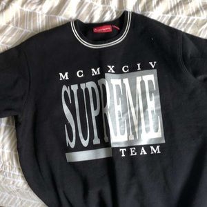 Supreme crewneck shirt